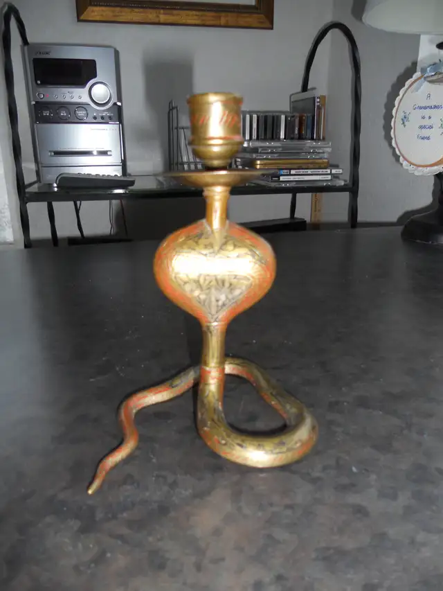 VINTAGE BRASS COBRA CANDLESTICK - Photo 2