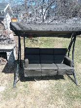 Balancoire 3 place  $350.00 Tel:418-878-3239