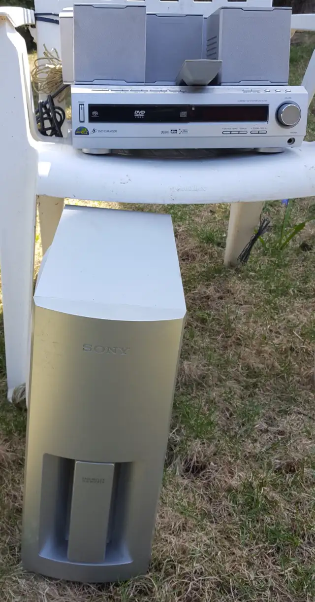 Sony Compact AV System DAV-C450.