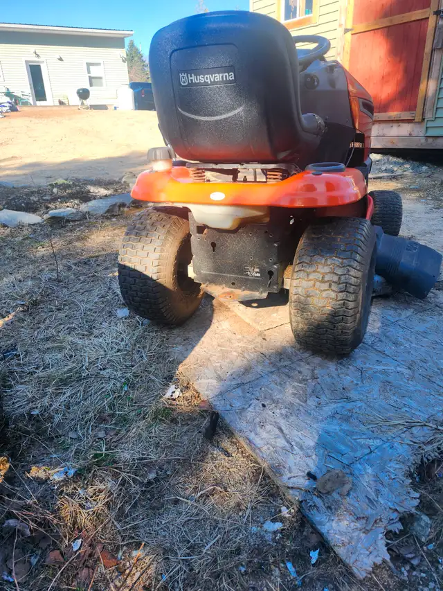 Husqvarna ride on mower - Photo 2