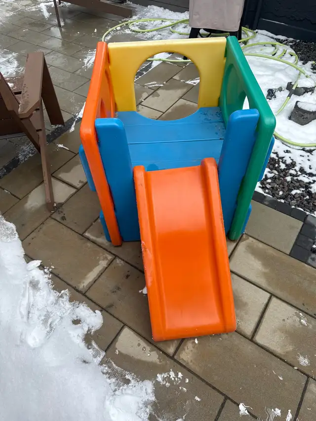 free kids slide and picnic table - Photo 2