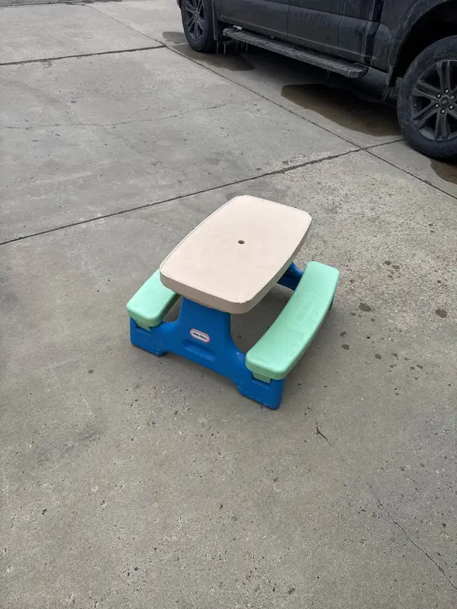 free kids slide and picnic table - Photo 3