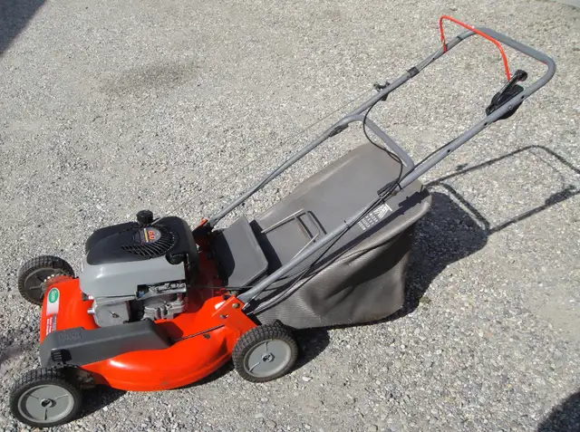 SCOTTS SELF PROPELLED GAS LAWN MOWER