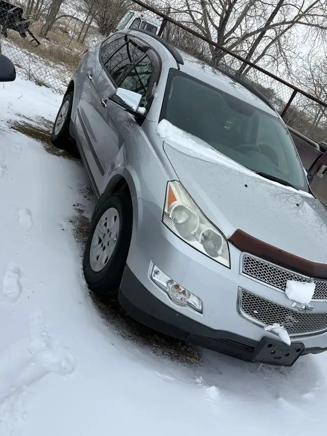 2011 Chevy travers ls AWD - Photo 2