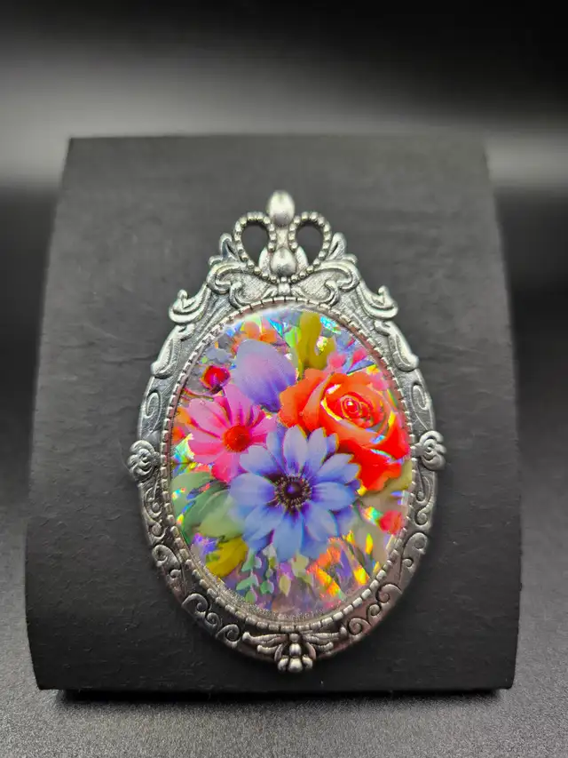 Stunning Handcrafted Flower Brooch/Necklace Duo - Photo 4