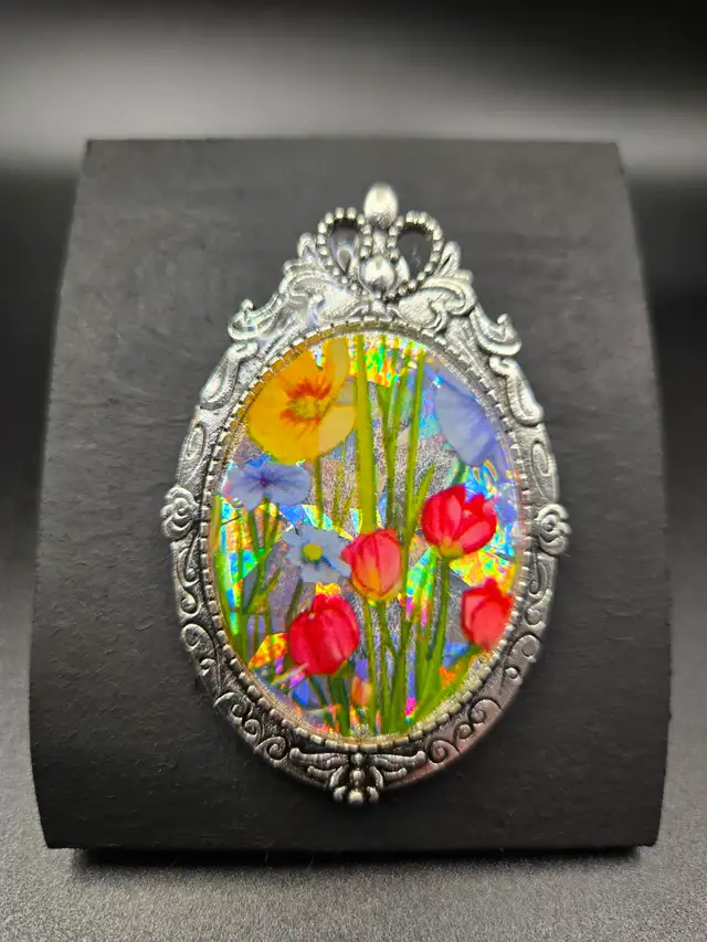 Stunning Handcrafted Flower Brooch/Necklace Duo - Photo 6