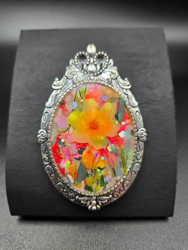 Stunning Handcrafted Flower Brooch/Necklace Duo - Photo 7