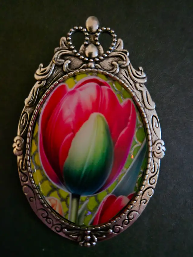 Stunning Handcrafted Flower Brooch/Necklace Duo - Photo 8