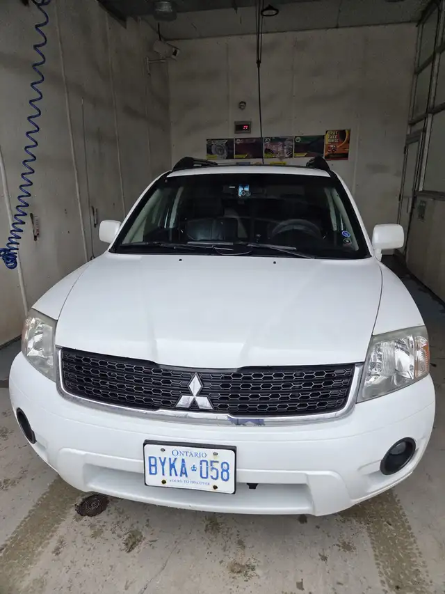 2010 Mitsubishi Endeavor for Sale - Photo 2