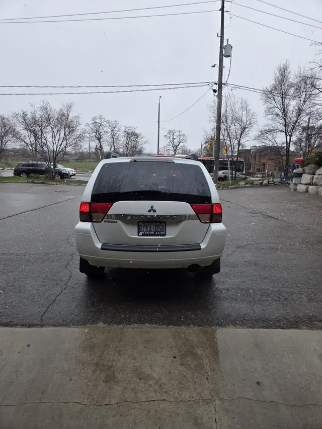 2010 Mitsubishi Endeavor for Sale - Photo 4