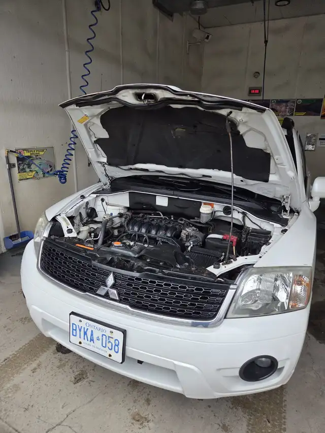 2010 Mitsubishi Endeavor for Sale - Photo 5