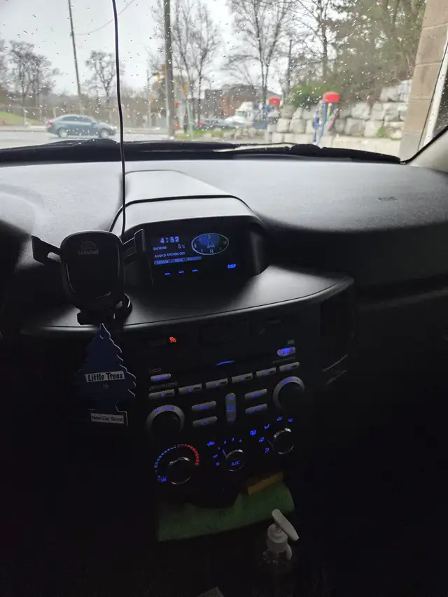 2010 Mitsubishi Endeavor for Sale - Photo 7