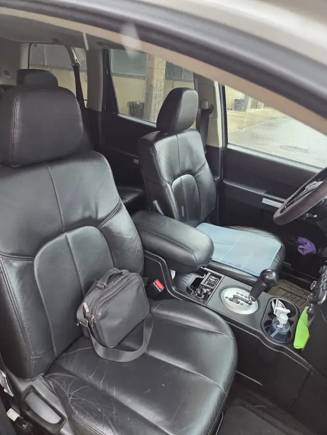 2010 Mitsubishi Endeavor for Sale - Photo 9