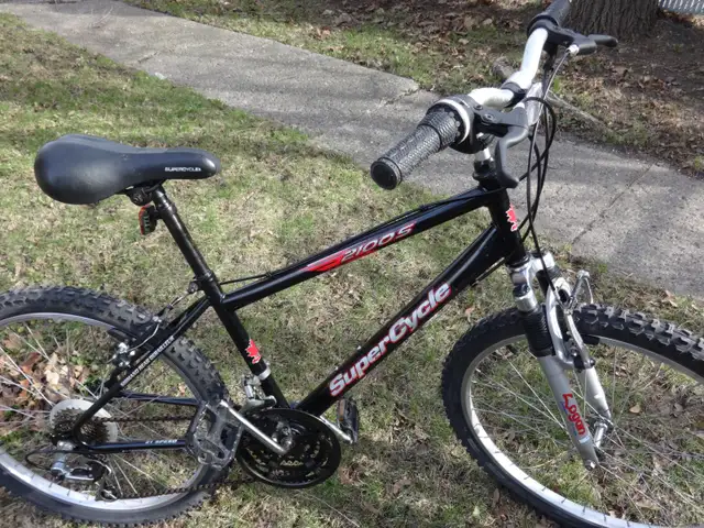 VÉLO SUPERCYCLE,ROUES DE 24 POUCES, SUSPENSION AVANT. PROPRE. - Photo 3