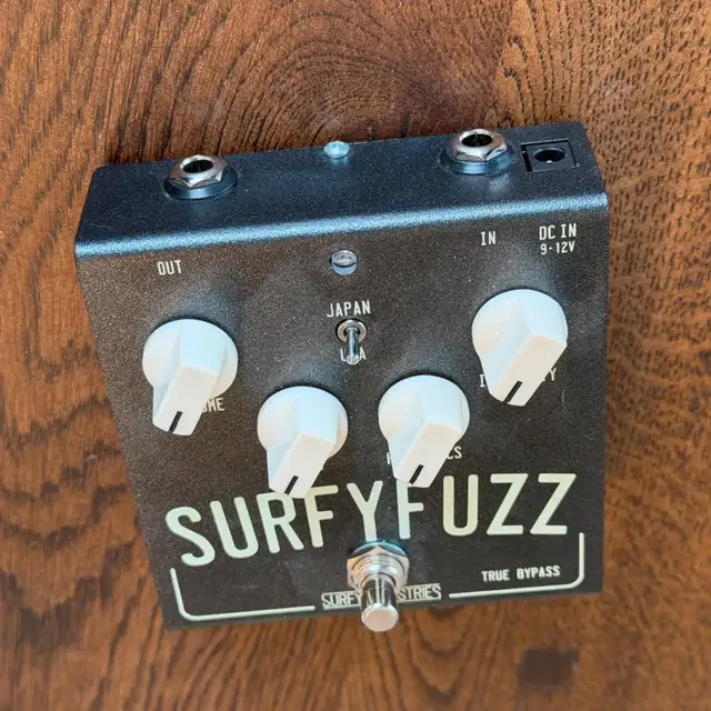 SurfyFuzz Guitar Pedel - Photo 2