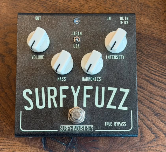 SurfyFuzz Guitar Pedel - Photo 3