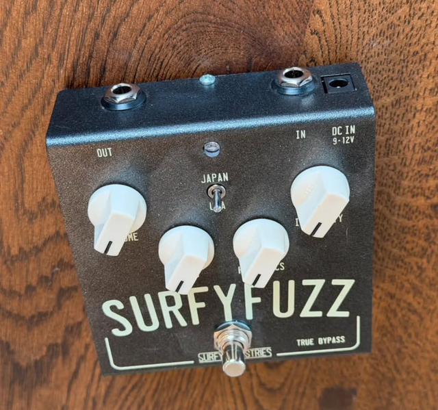 SurfyFuzz Guitar Pedel - Photo 4