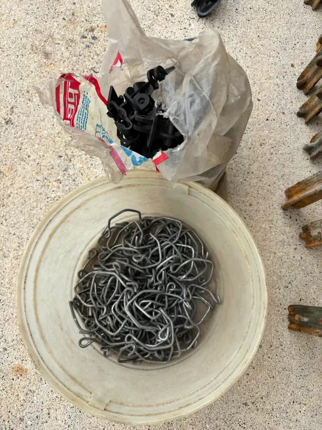 Fence Posts - Photo 3