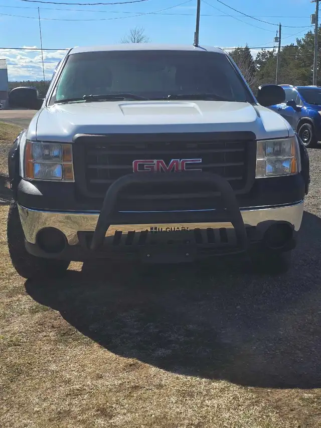 2011 GMC sierra - Photo 2