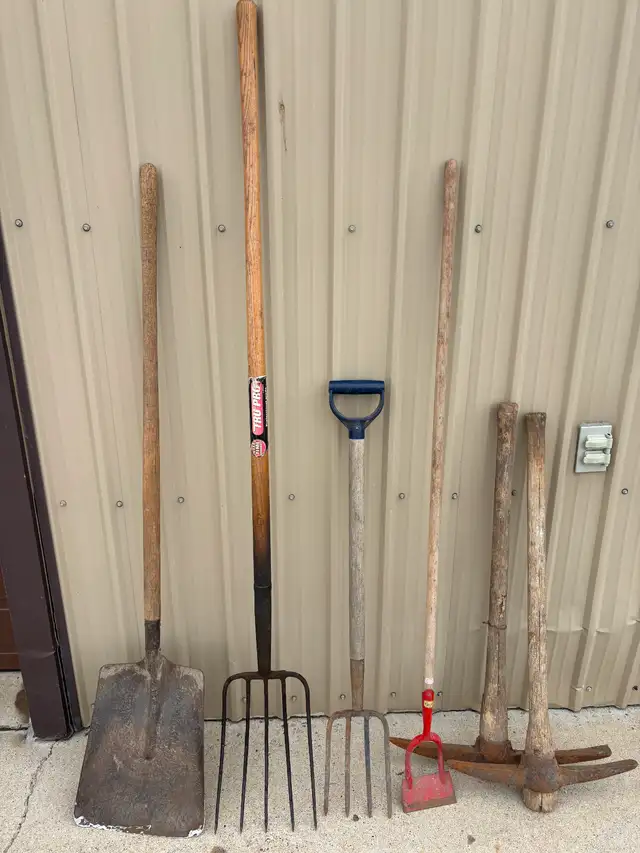 Miscellaneous yard tools