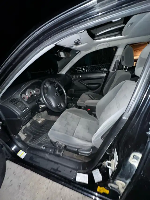 5 Speed 2005 Acura EL - Photo 4