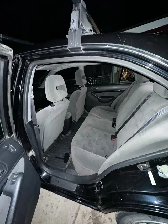 5 Speed 2005 Acura EL - Photo 6