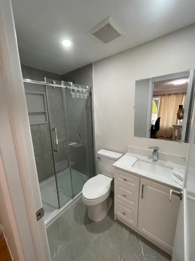 Room with a private bathroom for rent close to UW & WLU - Photo 3