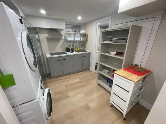 Room with a private bathroom for rent close to UW & WLU - Photo 4