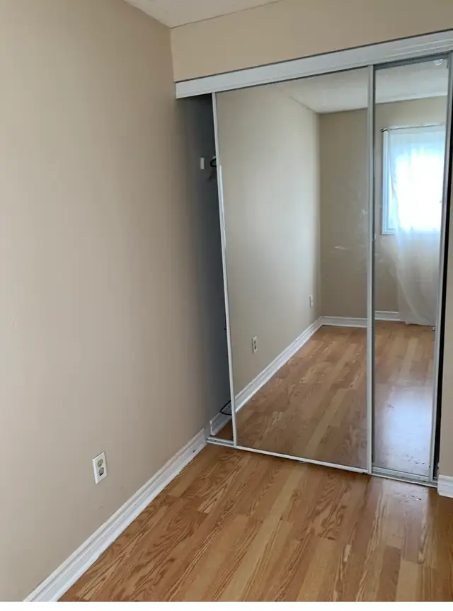 Private room shared wash room available May 1 - Photo 4