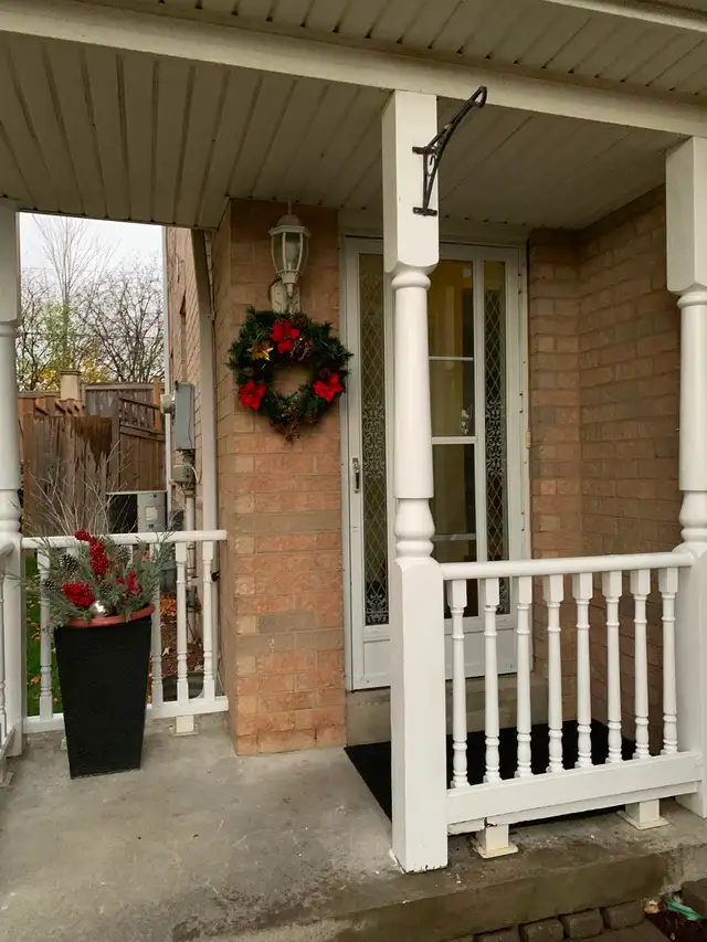 Private room shared wash room available May 1 - Photo 9