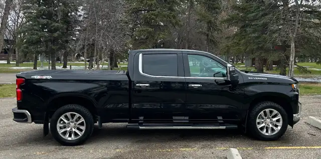 2021 Chevrolet Silverado 1500 LTZ - Photo 3