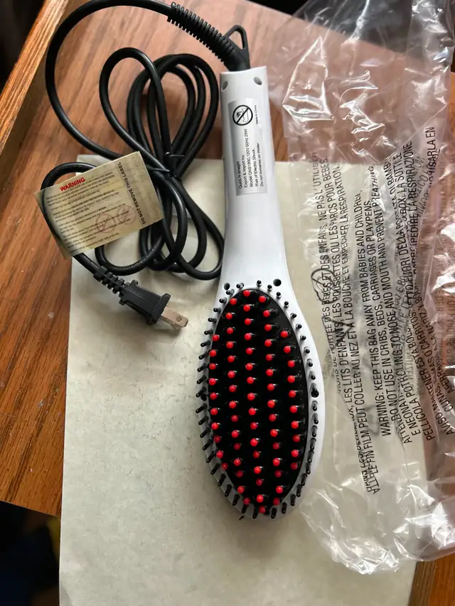 NEW QUICK N' STRAIGHT 3 IN 1 HAIR STRAIGHTENERSAS PICTURED