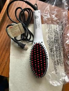 NEW QUICK N' STRAIGHT 3 IN 1 HAIR STRAIGHTENERSAS PICTURED