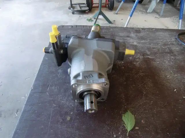 Hydraulic Pumps - Photo 2