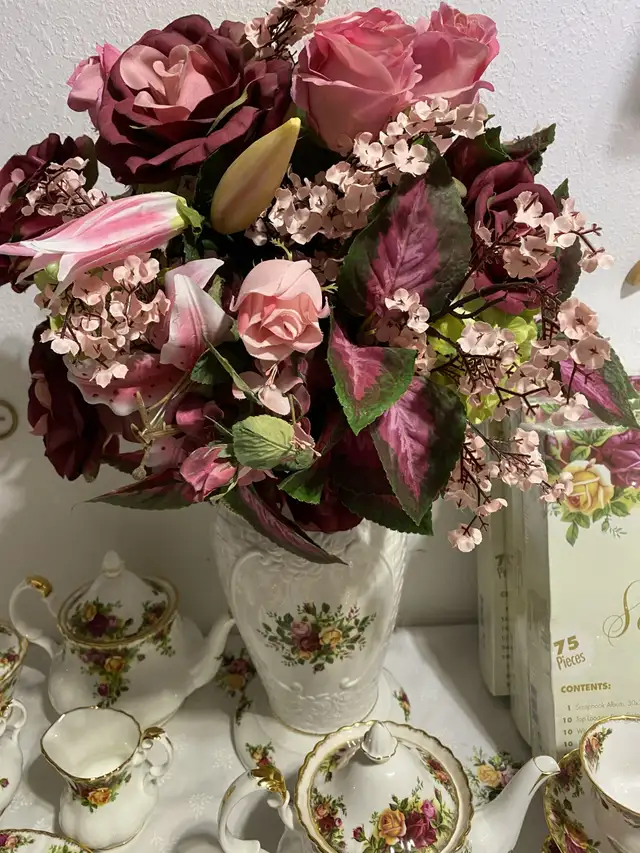 Old Country Roses Vase With Boquet