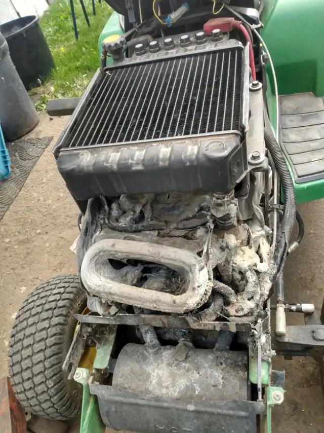 John Deere 345  garden tractor STRIPPED FOR PARTS! - Photo 3