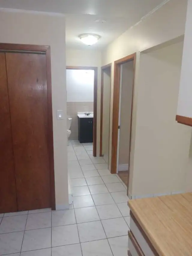 2 bed, 2 bathroom, 30 foot balcony. Central Stoney Creek - Photo 2