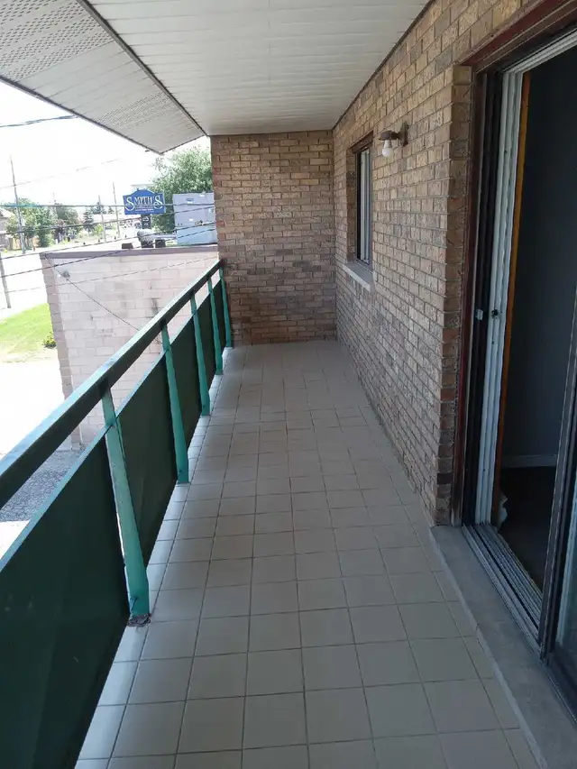 2 bed, 2 bathroom, 30 foot balcony. Central Stoney Creek - Photo 3