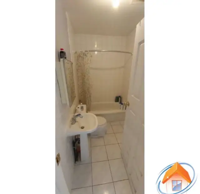 room sublet available near McMaster - Photo 3