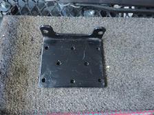 Plaque pour le montage de treuil