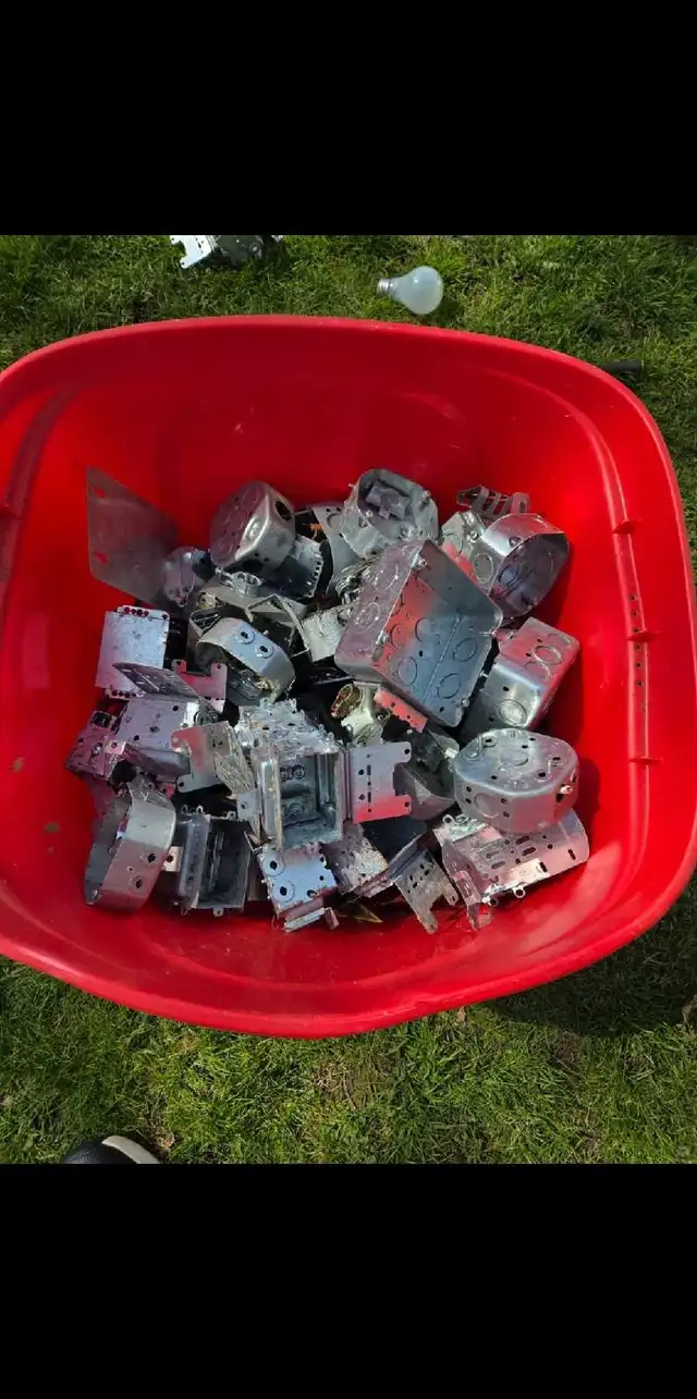 Electrical, boxes, plugs - Photo 2