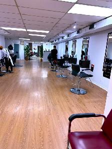 ~HAIR STYLIST NEEDED (Yonge & Eglinton)~ - Photo 2