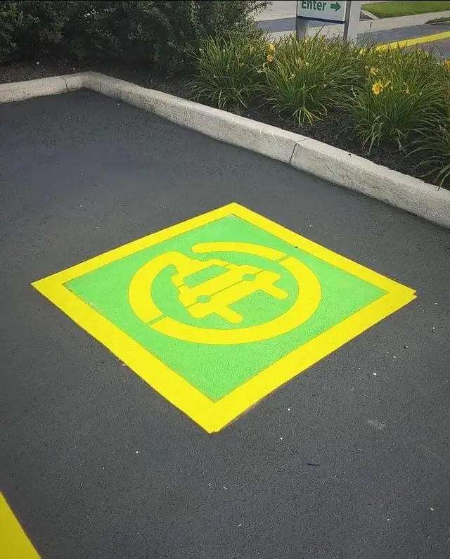 Driveway sealing - line painting - cut patch asphalt repair - Photo 3