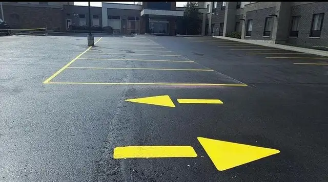 Driveway sealing - line painting - cut patch asphalt repair - Photo 4