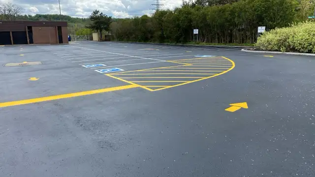 Driveway sealing - line painting - cut patch asphalt repair - Photo 5