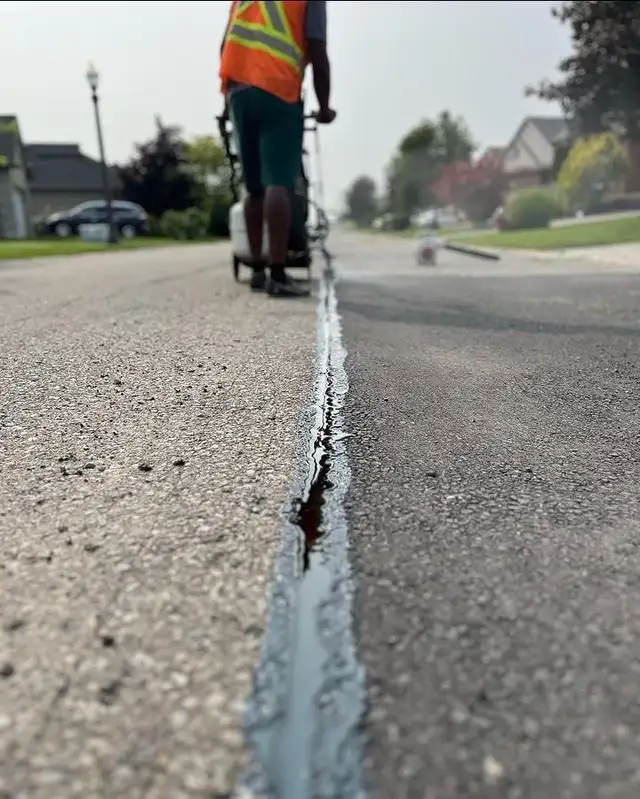 Driveway sealing - line painting - cut patch asphalt repair - Photo 6