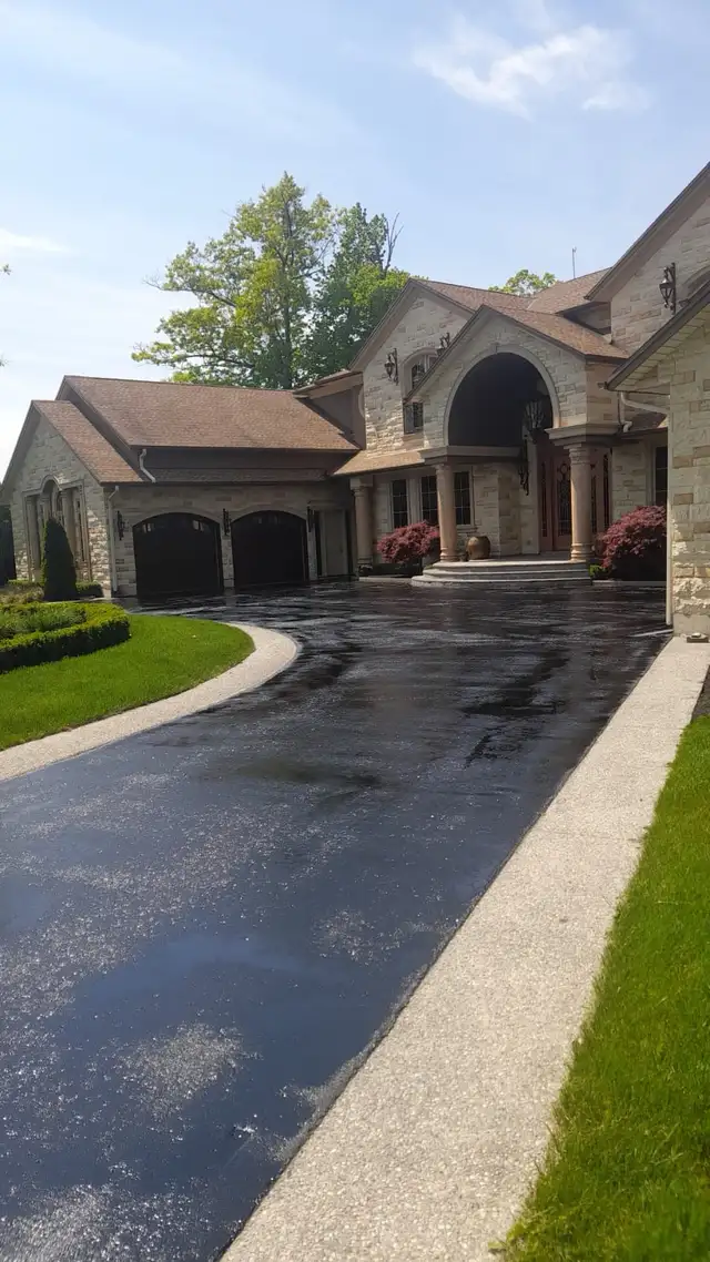 Driveway sealing - line painting - cut patch asphalt repair - Photo 8
