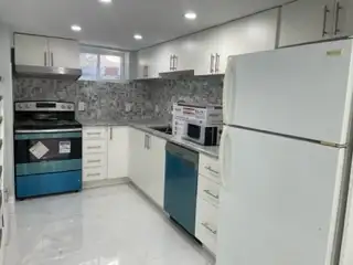 Duplex unit -2 Bedrooms, 2 bathrooms, 2 parking & laundry. - Photo 3