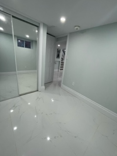 Duplex unit -2 Bedrooms, 2 bathrooms, 2 parking & laundry. - Photo 8