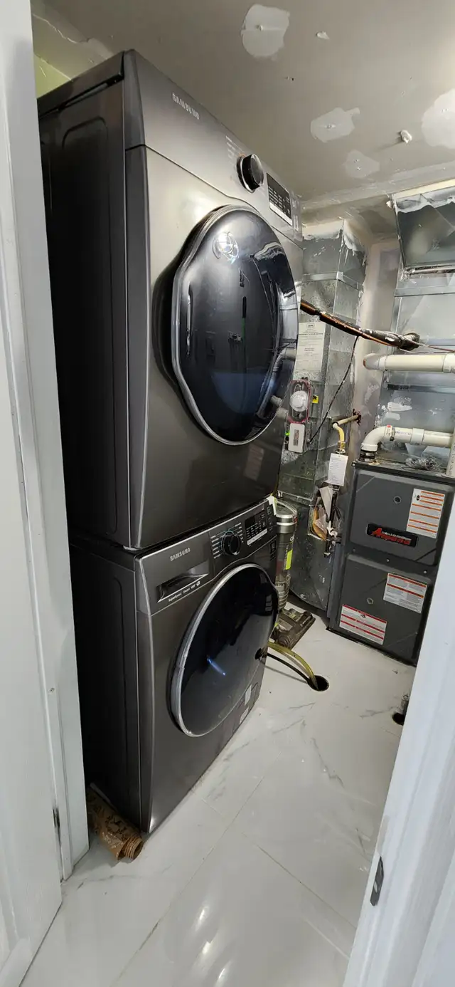 Duplex unit -2 Bedrooms, 2 bathrooms, 2 parking & laundry. - Photo 10